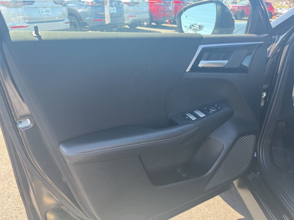 Used 2024 Mitsubishi Outlander ES image 13