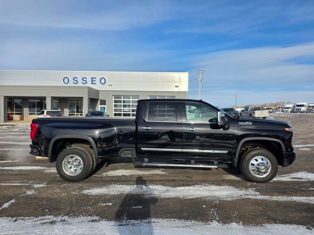 Used 2024 Chevrolet Silverado 3500 High Country w/ High Country Premium Package image 7