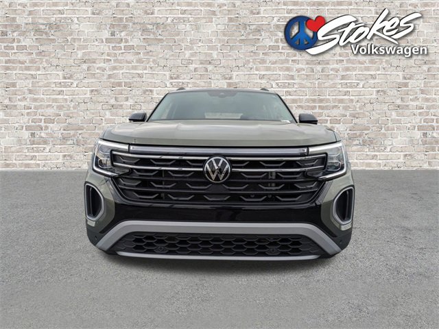 Certified 2025 Volkswagen Atlas Peak Edition SE image 9