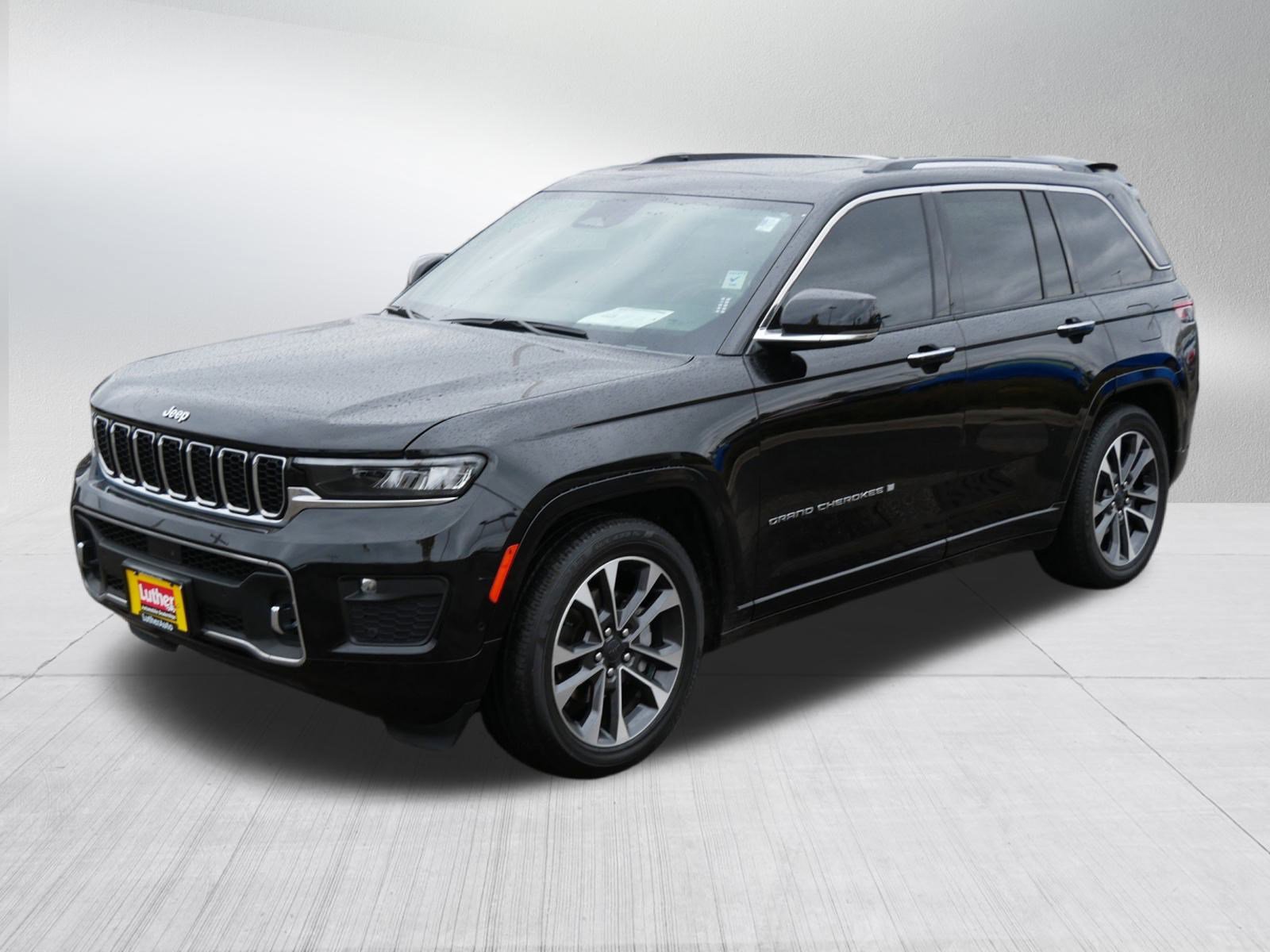 Used 2022 Jeep Grand Cherokee Overland w/ Luxury Tech Group IV image 3