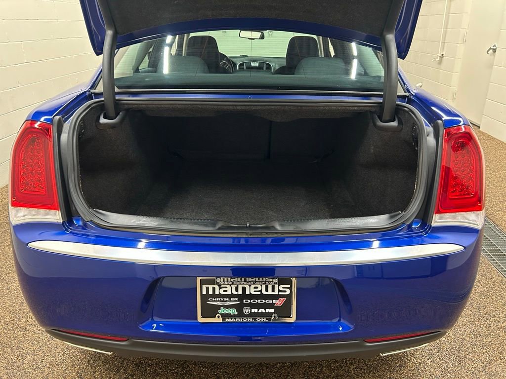 Used 2021 Chrysler 300 Touring w/ Chrome Appearance Package image 11