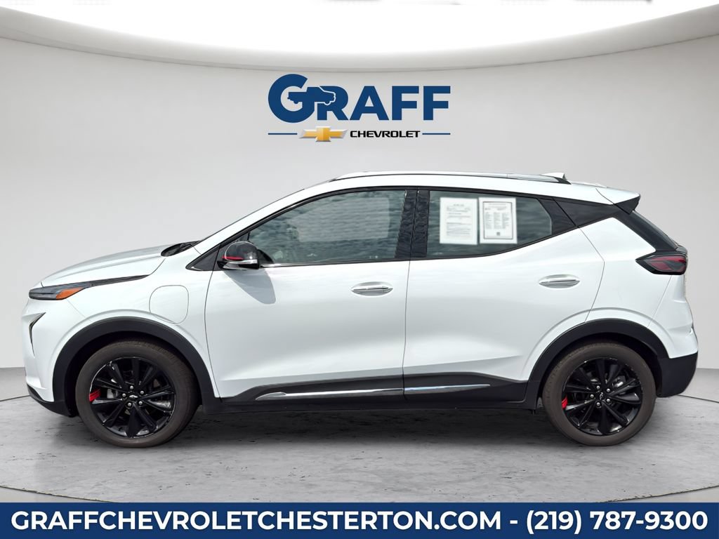 Used 2023 Chevrolet Bolt EUV Premier w/ Sun & Sound Package FWD image 3