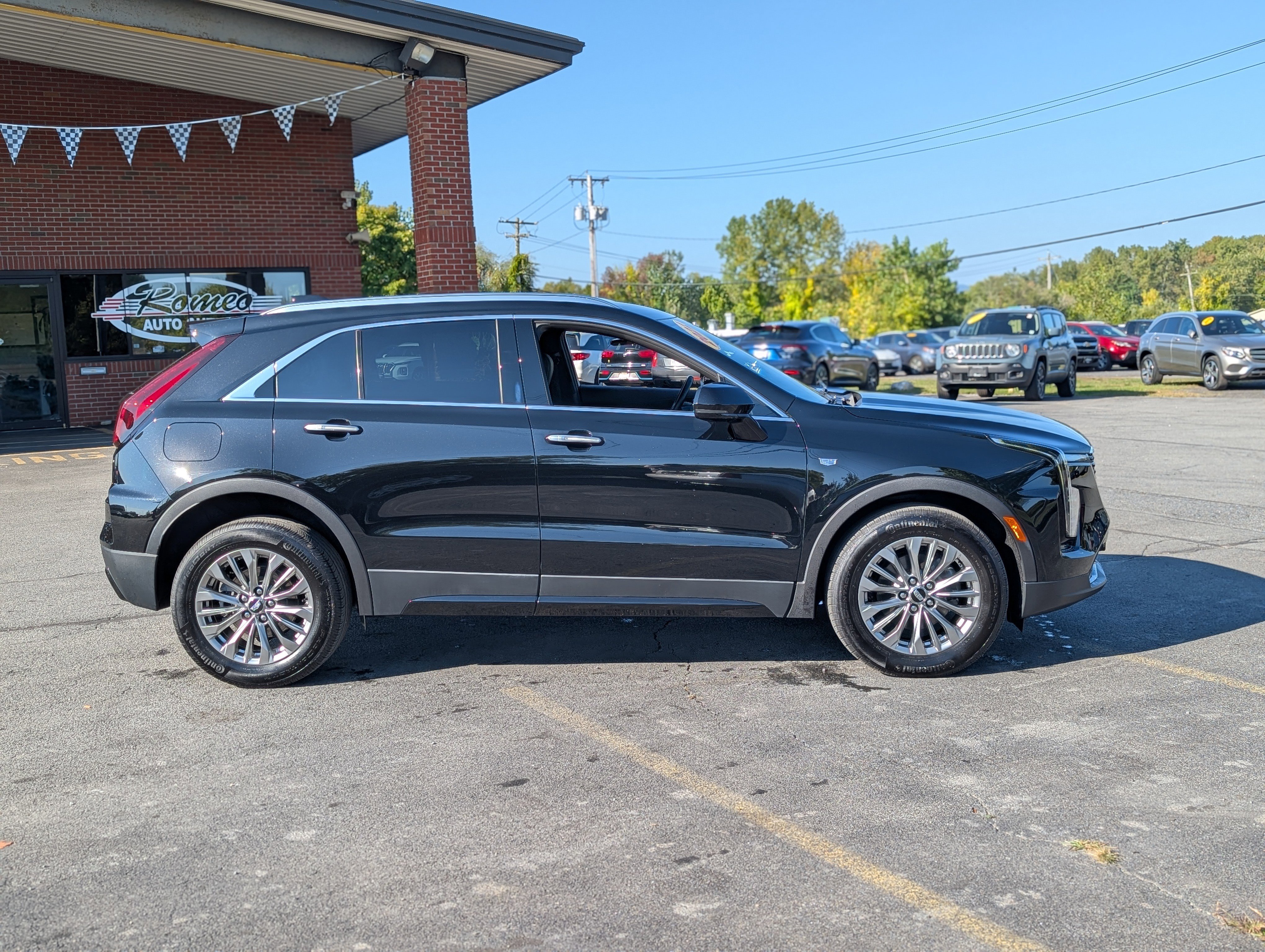 Used 2024 Cadillac XT4 Premium Luxury image 11