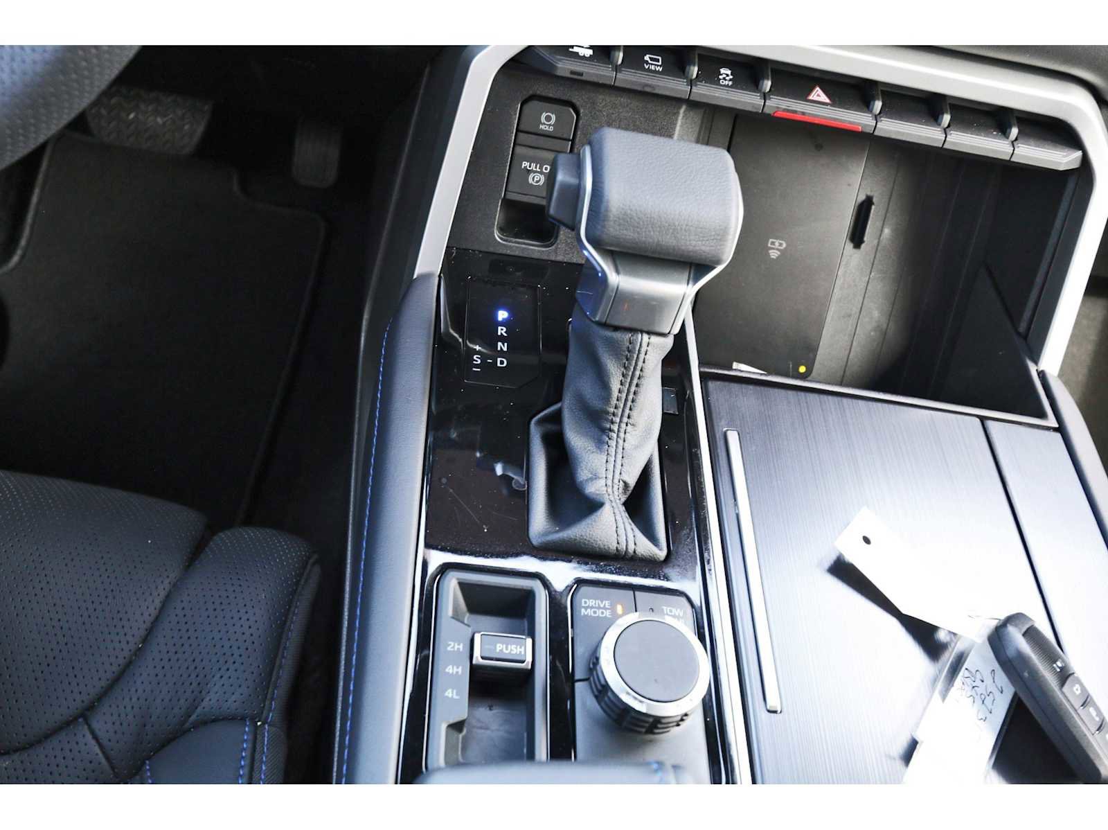 Used 2025 Toyota Sequoia Platinum image 24