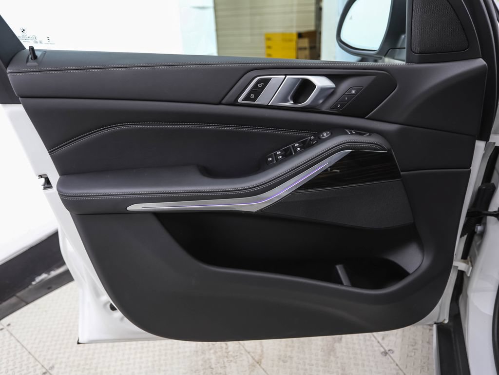 Used 2024 BMW X5 xDrive40i AWD/4WD image 9