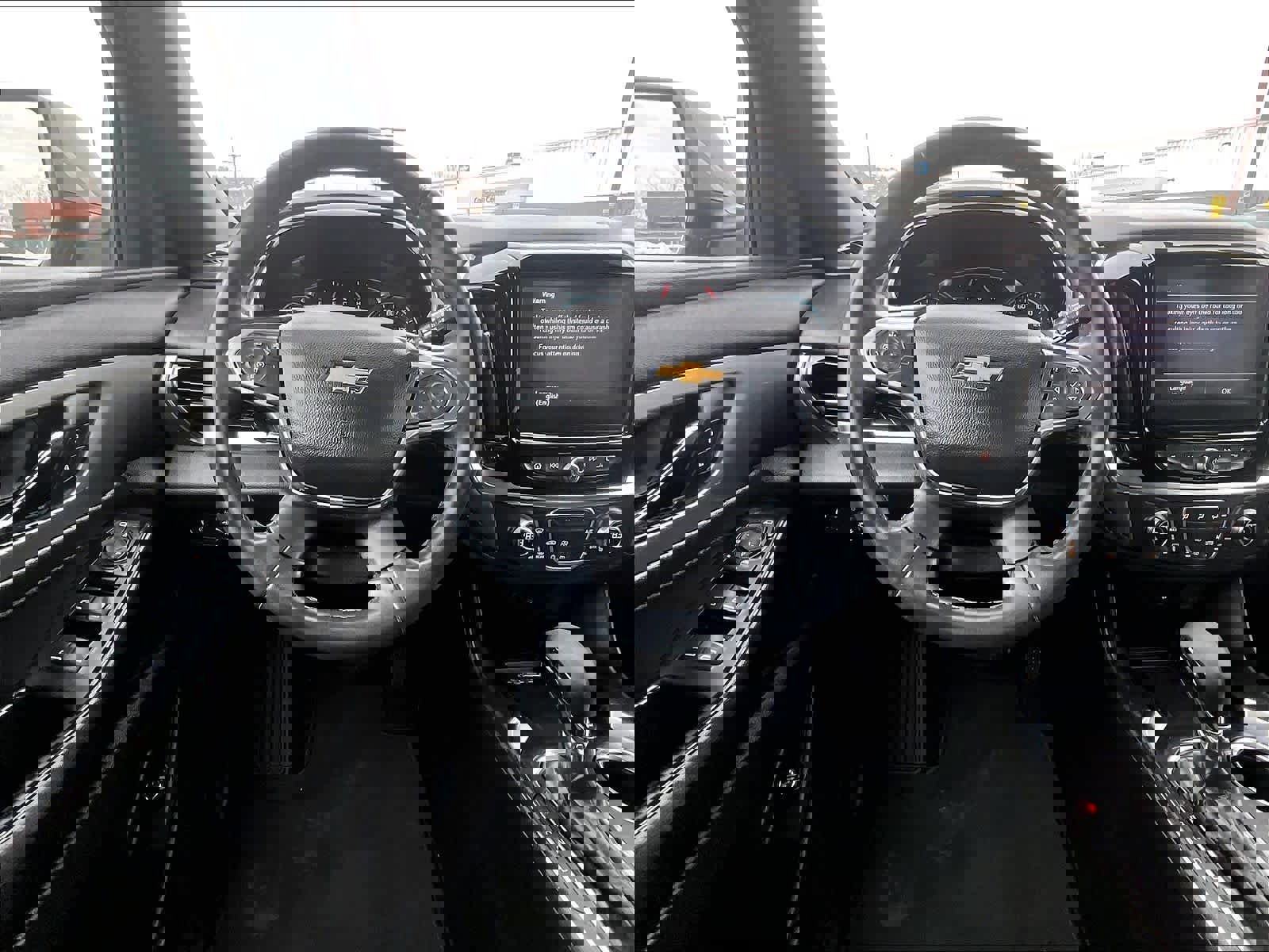 Used 2023 Chevrolet Traverse LT image 17