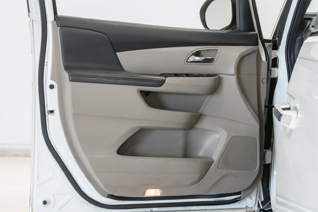 Used 2016 Honda Odyssey SE image 8
