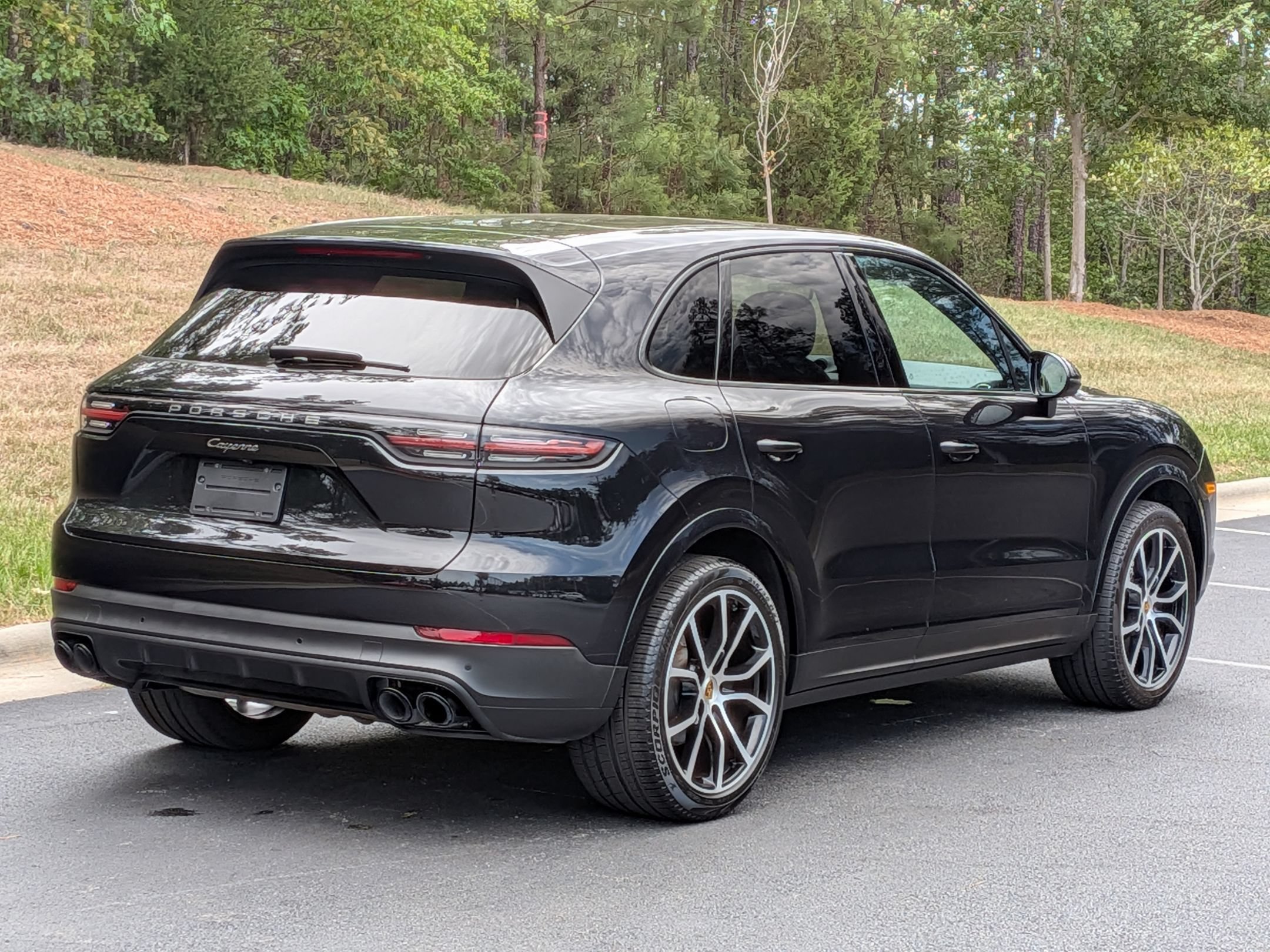 Certified 2022 Porsche Cayenne Platinum Edition AWD/4WD image 31