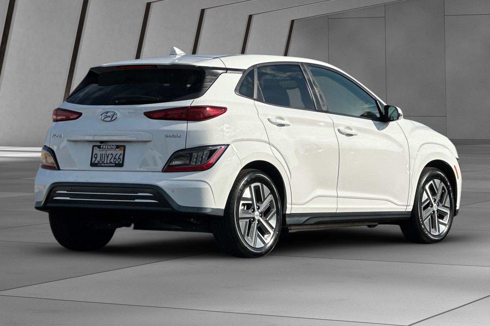 Used 2023 Hyundai Kona Limited w/ Cargo Package image 4