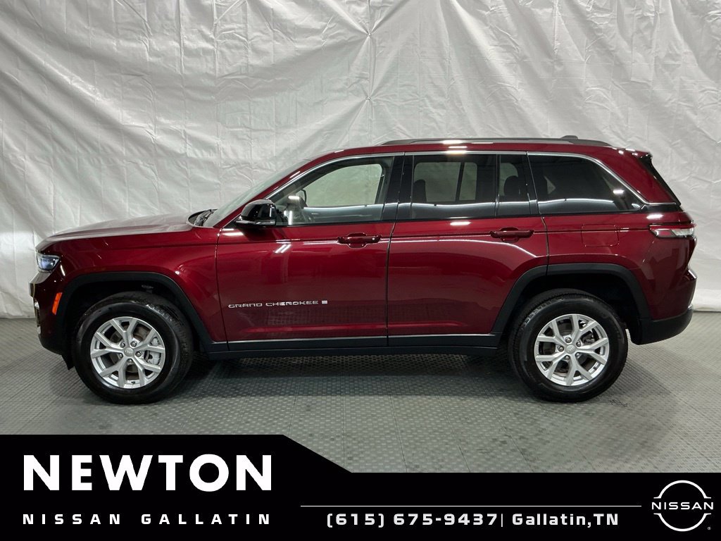 Used 2023 Jeep Grand Cherokee Limited w/ Luxury Tech Group II AWD/4WD image 3