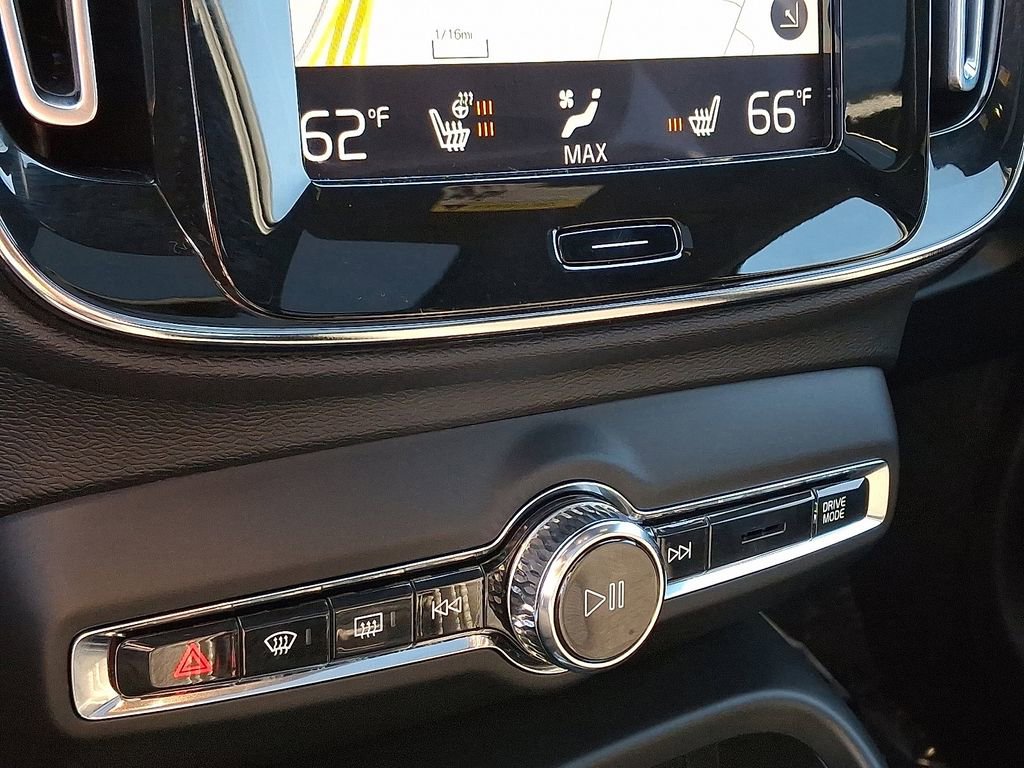 Used 2020 Volvo XC40 T5 R-Design w/ Protection Package Premier image 17