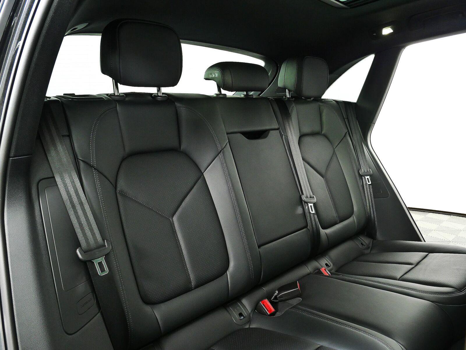 New 2026 Porsche Macan Turbo AWD/4WD image 22