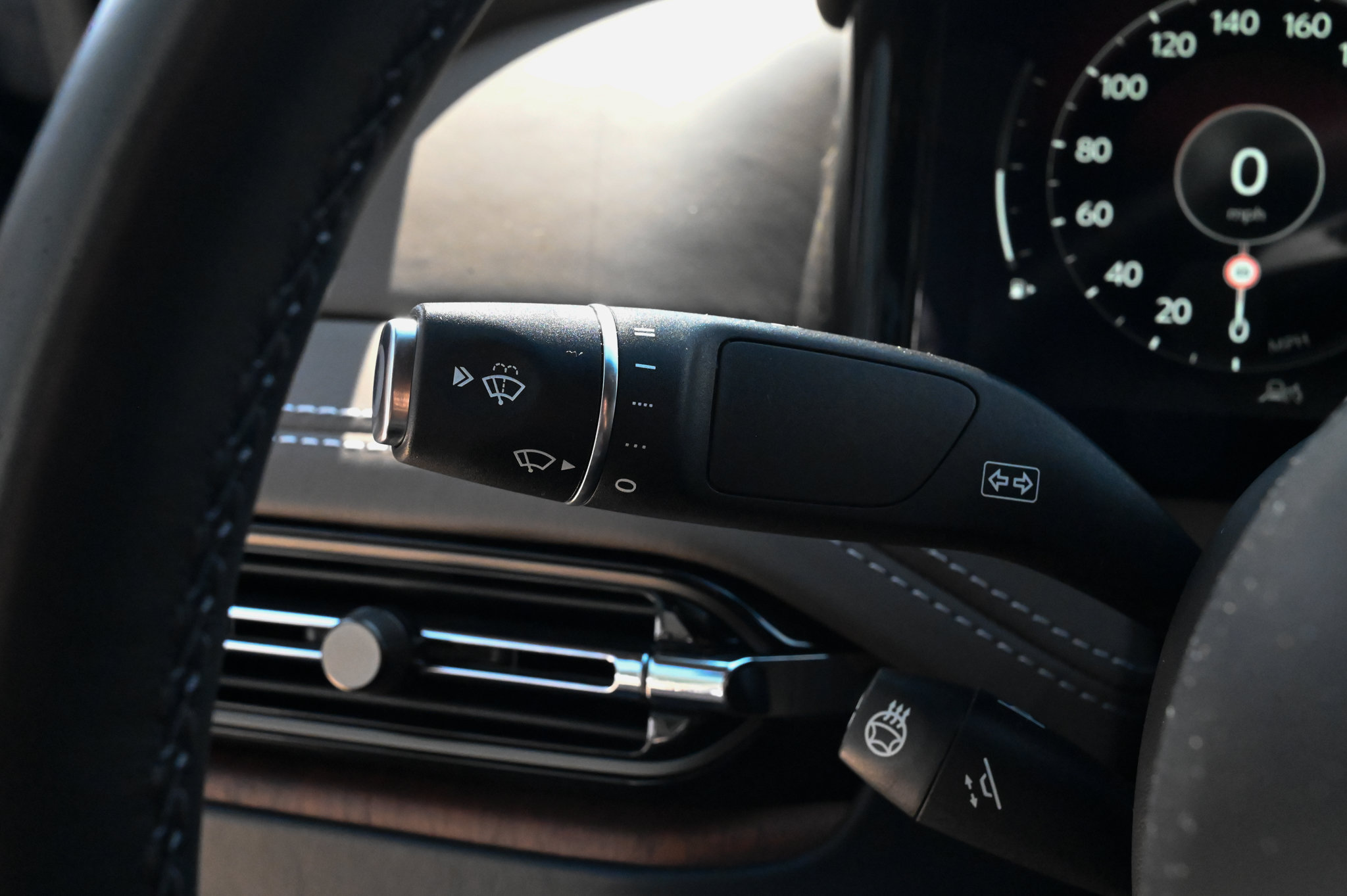 Used 2024 Aston Martin DB12 Coupe RWD image 20