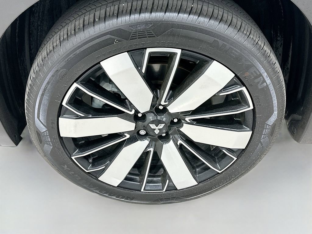 Used 2025 Mitsubishi Outlander SE image 32