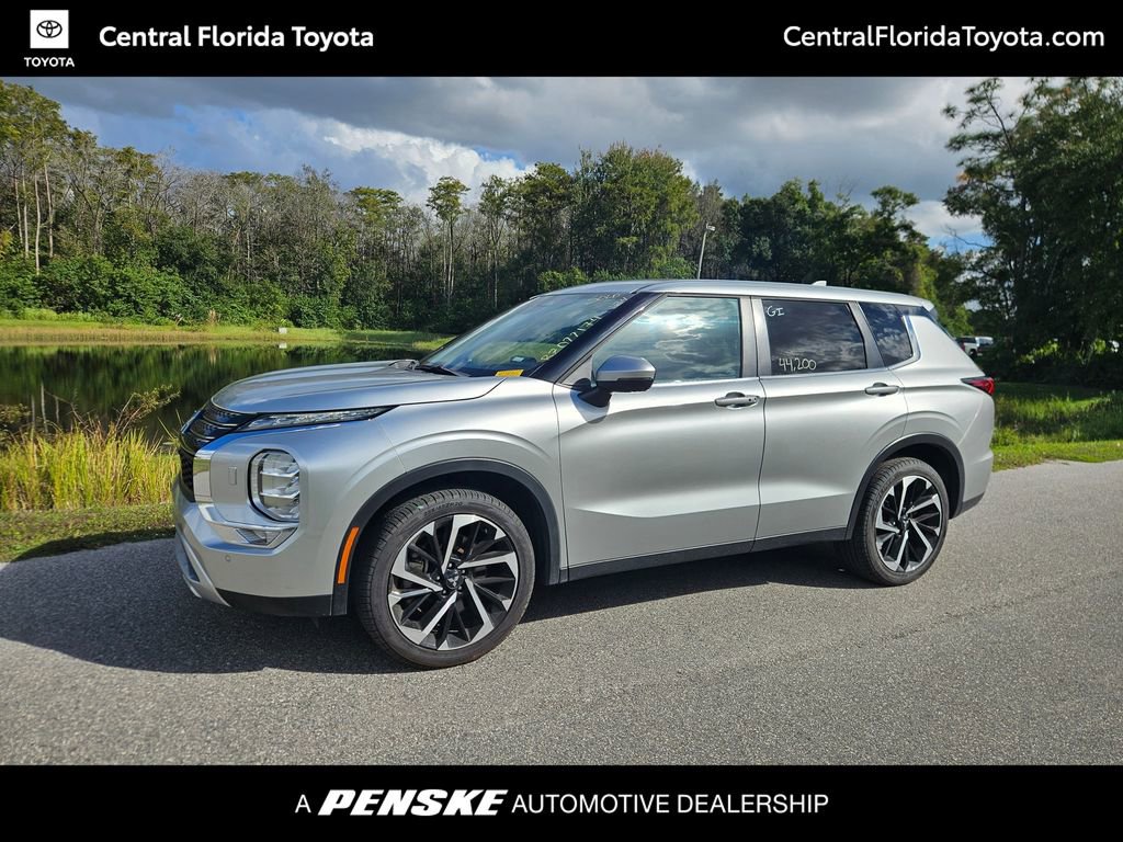 Used 2024 Mitsubishi Outlander SE