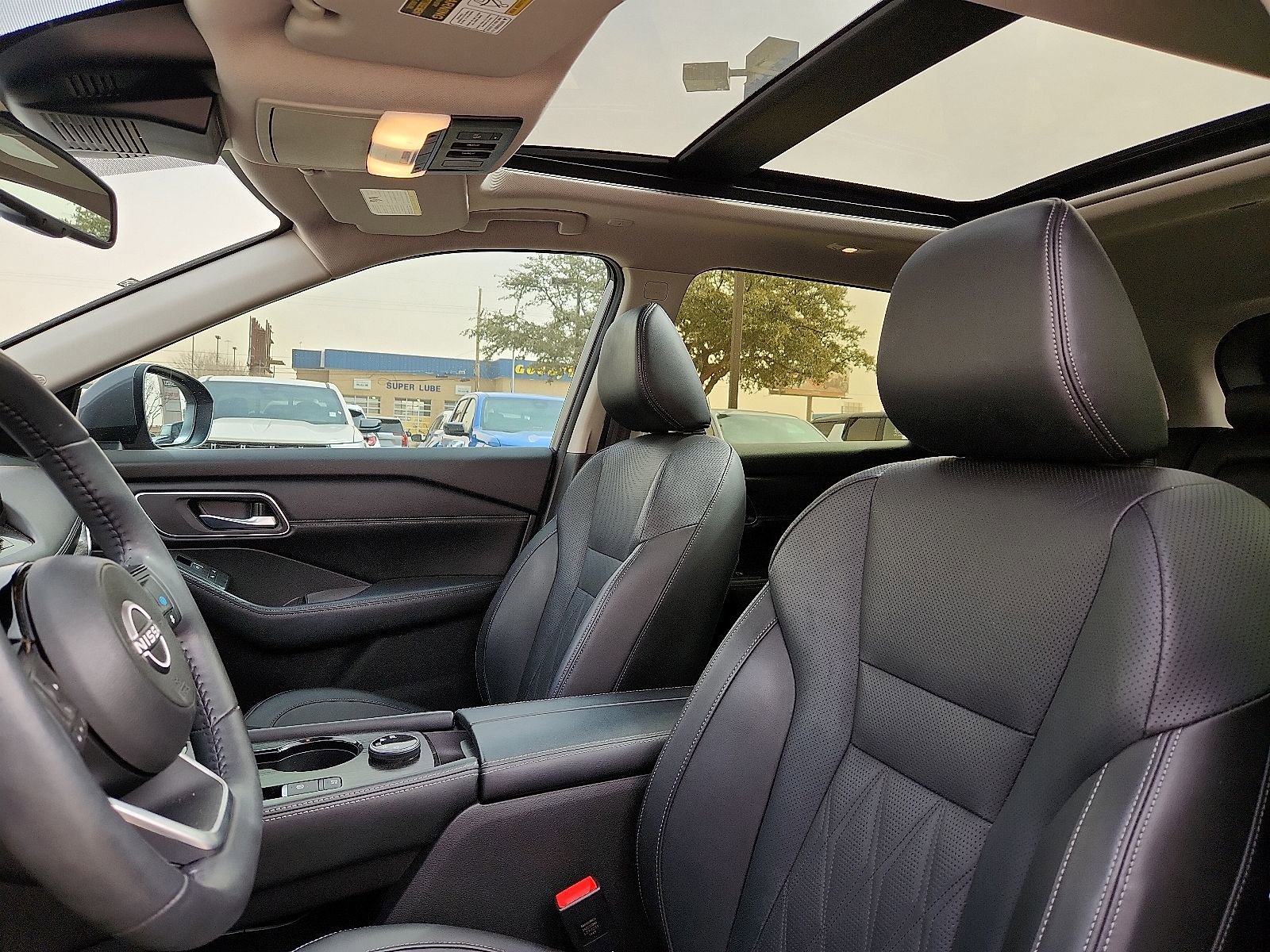 Used 2024 Nissan Rogue Platinum image 14