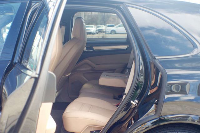 Used 2023 Porsche Cayenne AWD/4WD image 41