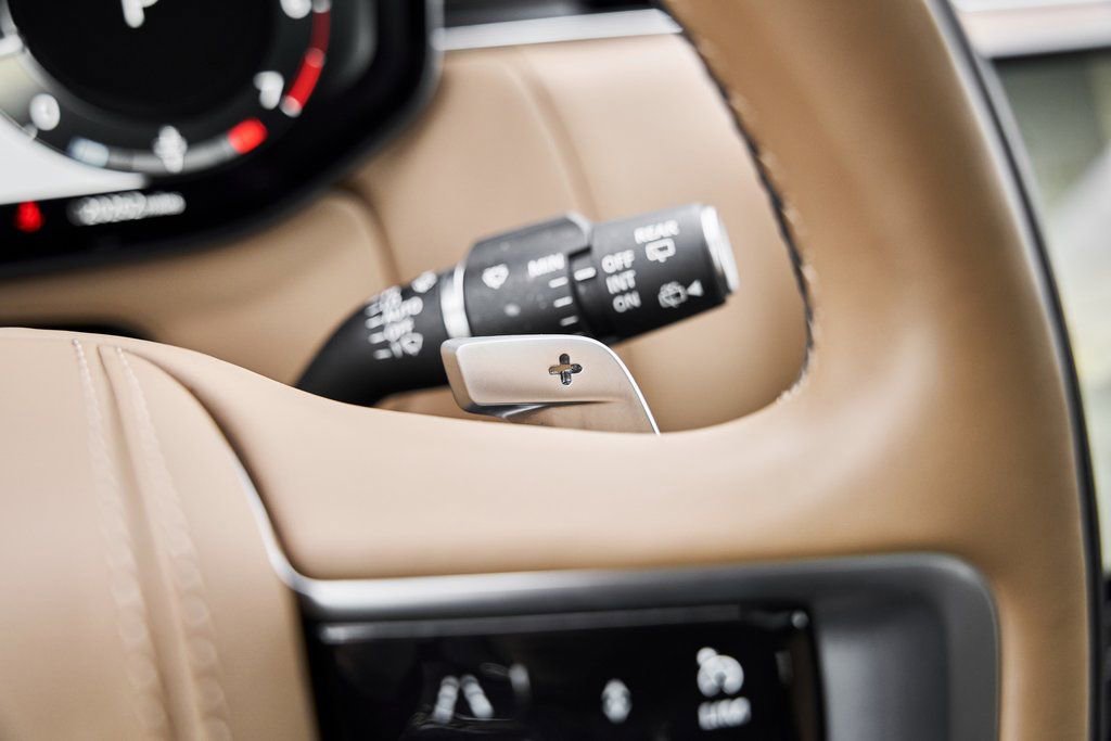 Used 2023 Land Rover Range Rover SE image 55