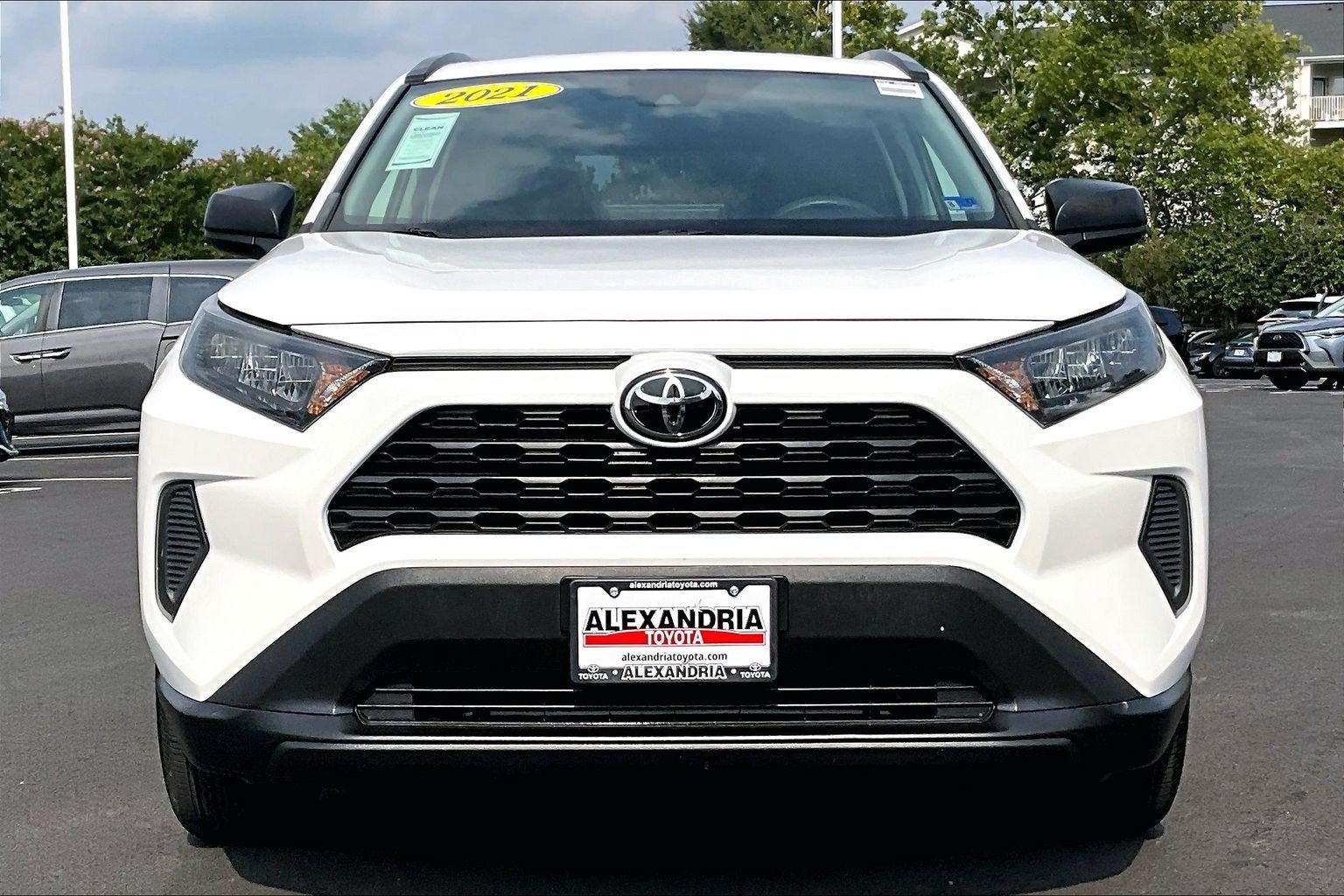 Used 2021 Toyota RAV4 LE FWD image 3