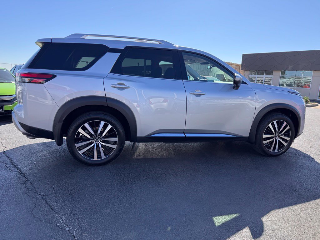 Used 2025 Nissan Pathfinder Platinum w/ Cargo Package AWD/4WD image 6