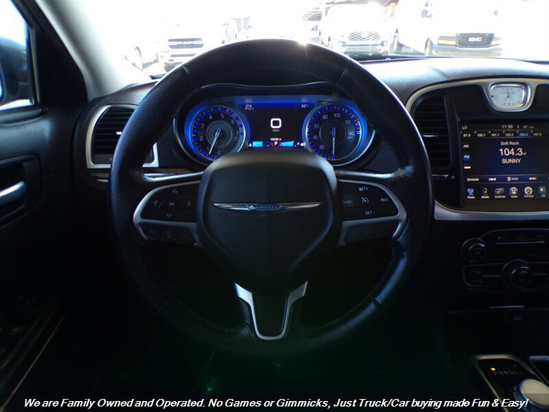 Used 2015 Chrysler 300 Limited RWD image 13