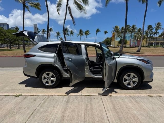 Used 2023 Toyota Highlander Limited FWD image 14