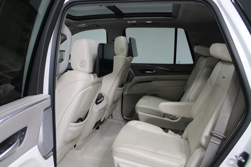 Used 2021 Cadillac Escalade Premium Luxury Platinum w/ Heavy-Duty Trailer Package image 26