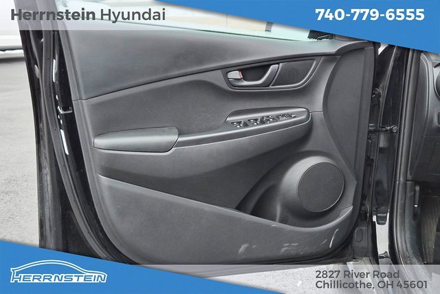 Used 2023 Hyundai Kona SE w/ Cargo Package image 16