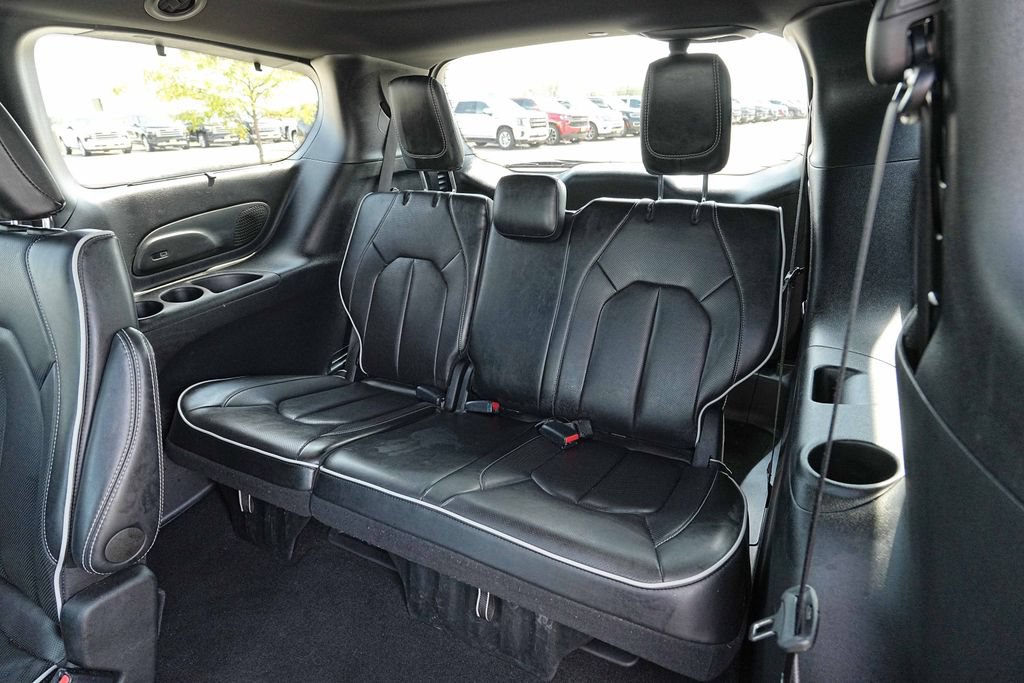 Used 2025 Chrysler Pacifica Limited FWD image 20