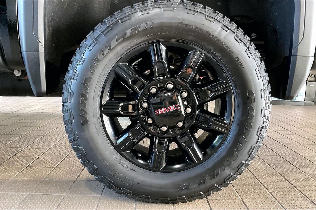 Used 2025 GMC Sierra 2500 AT4 w/ AT4 Premium Plus Package AWD/4WD image 32