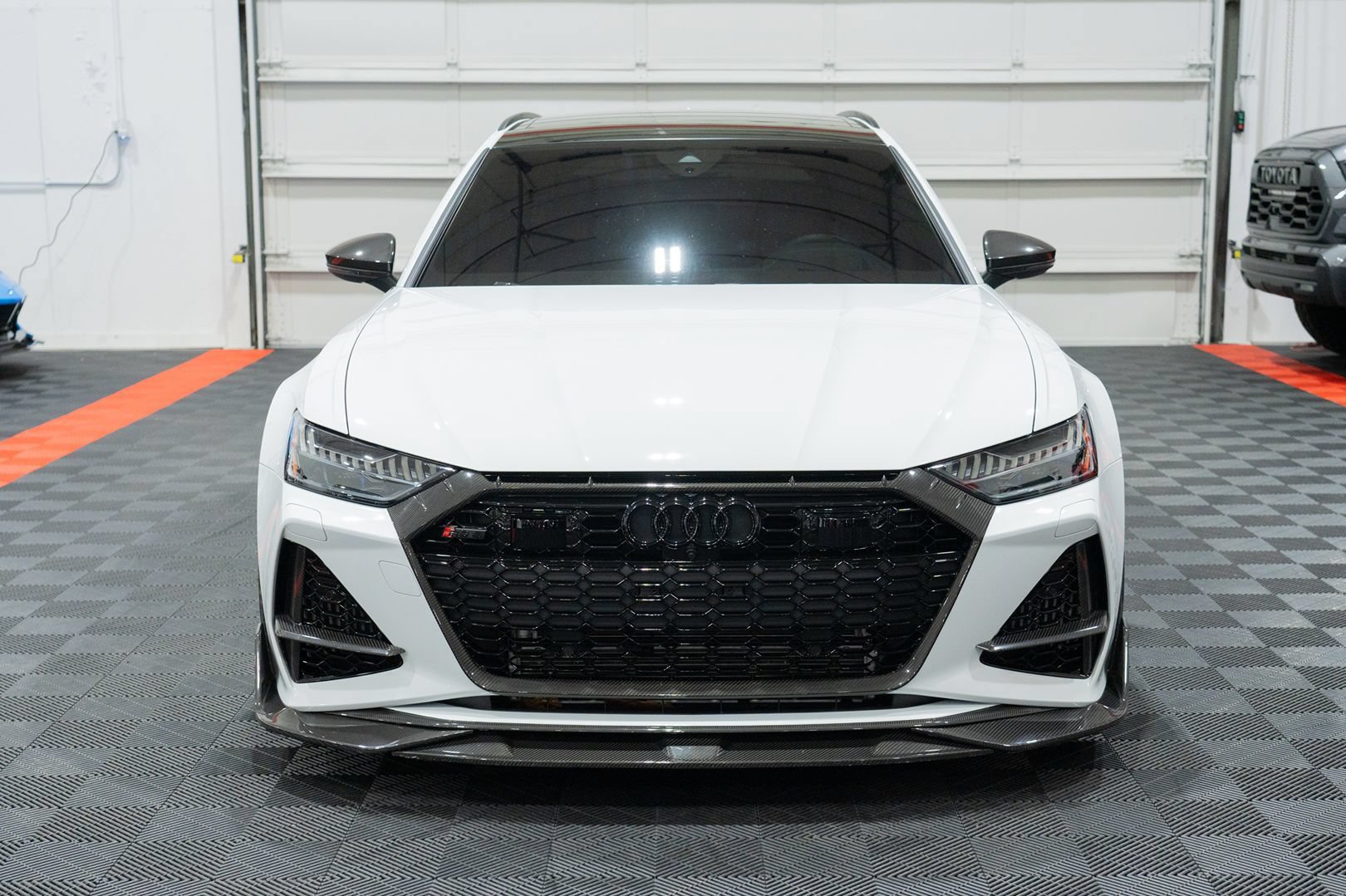 Used 2023 Audi RS 6 AWD/4WD image 2