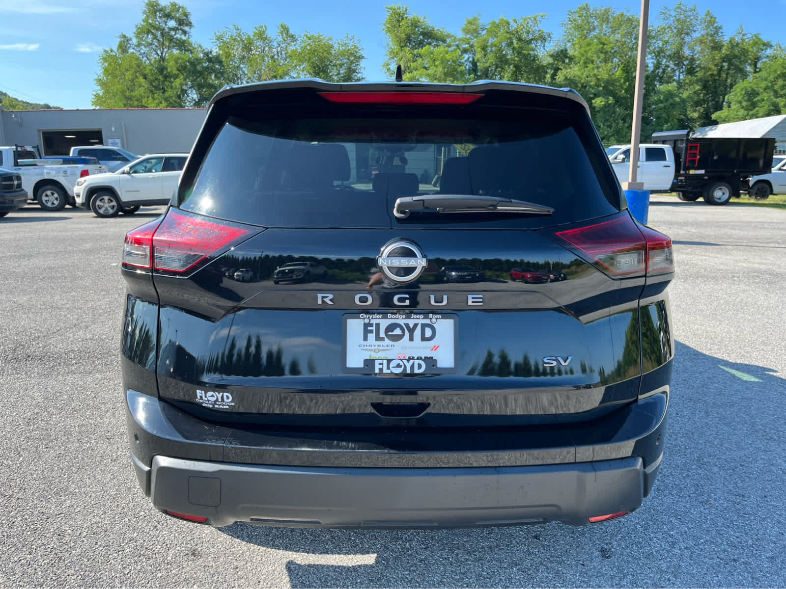 Used 2024 Nissan Rogue SV FWD image 4