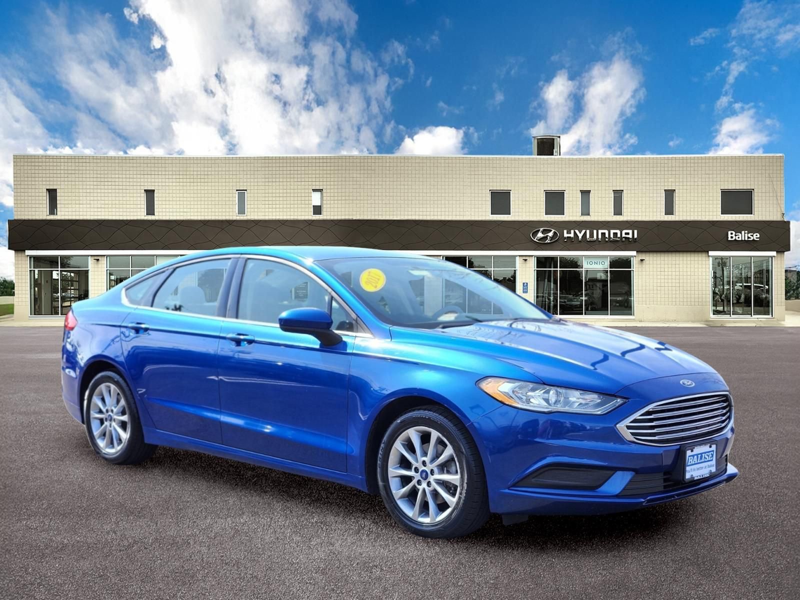 Used 2017 Ford Fusion SE w/ Fusion SE Technology Package FWD image 1