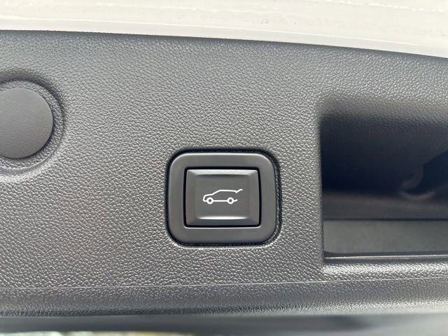 Used 2023 Chevrolet Equinox RS w/ RS Leather Package AWD/4WD image 14