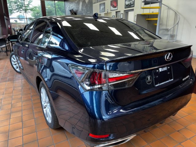 Used 2017 Lexus GS 200t w/ Preferred Accessory Package RWD image 7