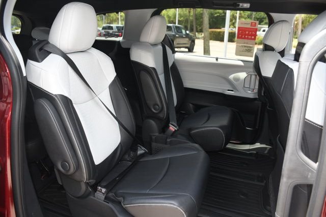 New 2026 Toyota Sienna XSE FWD image 10