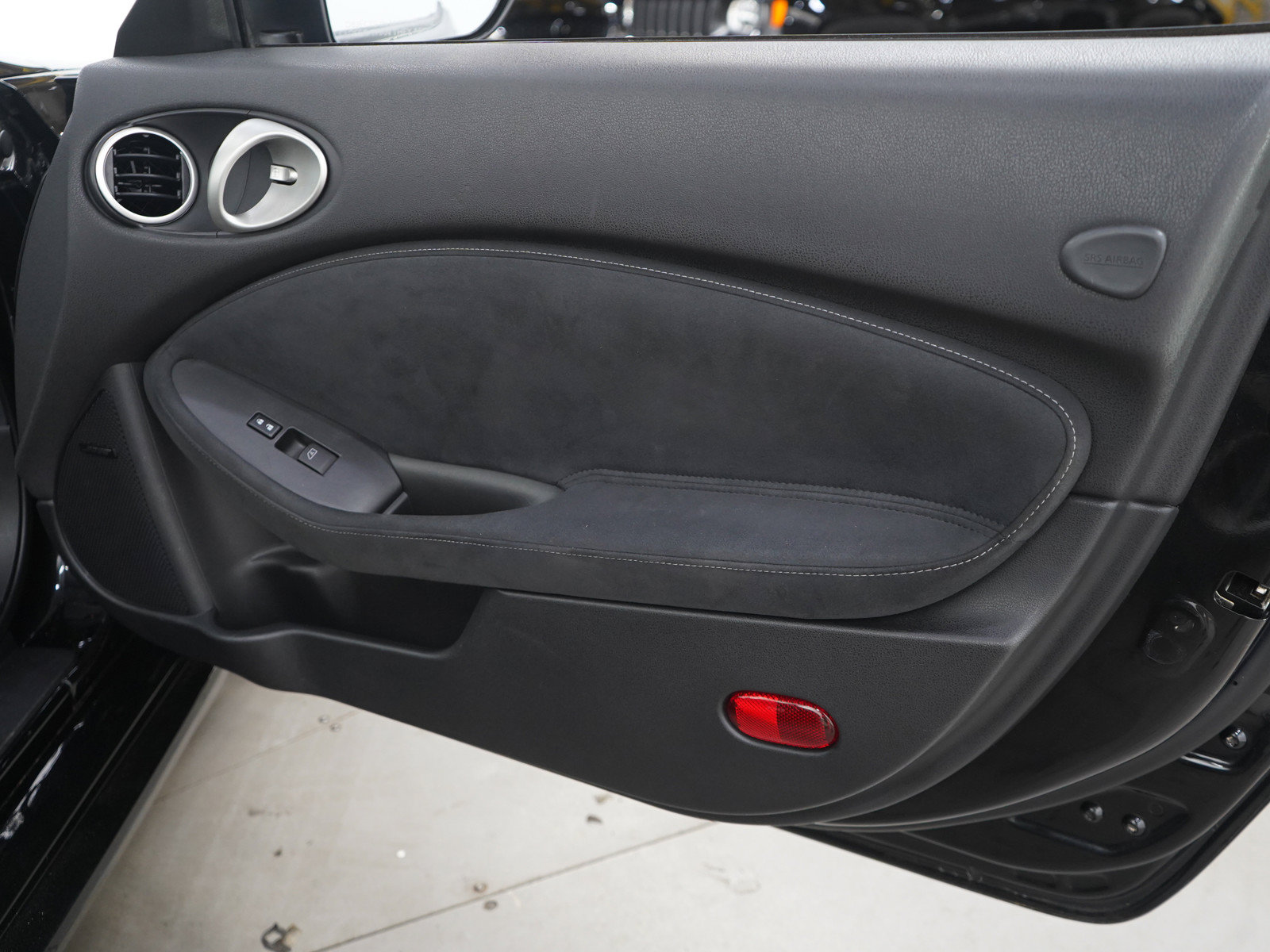 Used 2014 Nissan 370Z Touring w/ Sport Package RWD image 11