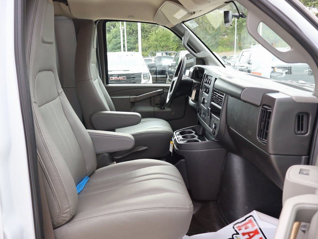 New 2025 GMC Savana 2500 w/ Enhanced Convenience Package RWD image 29
