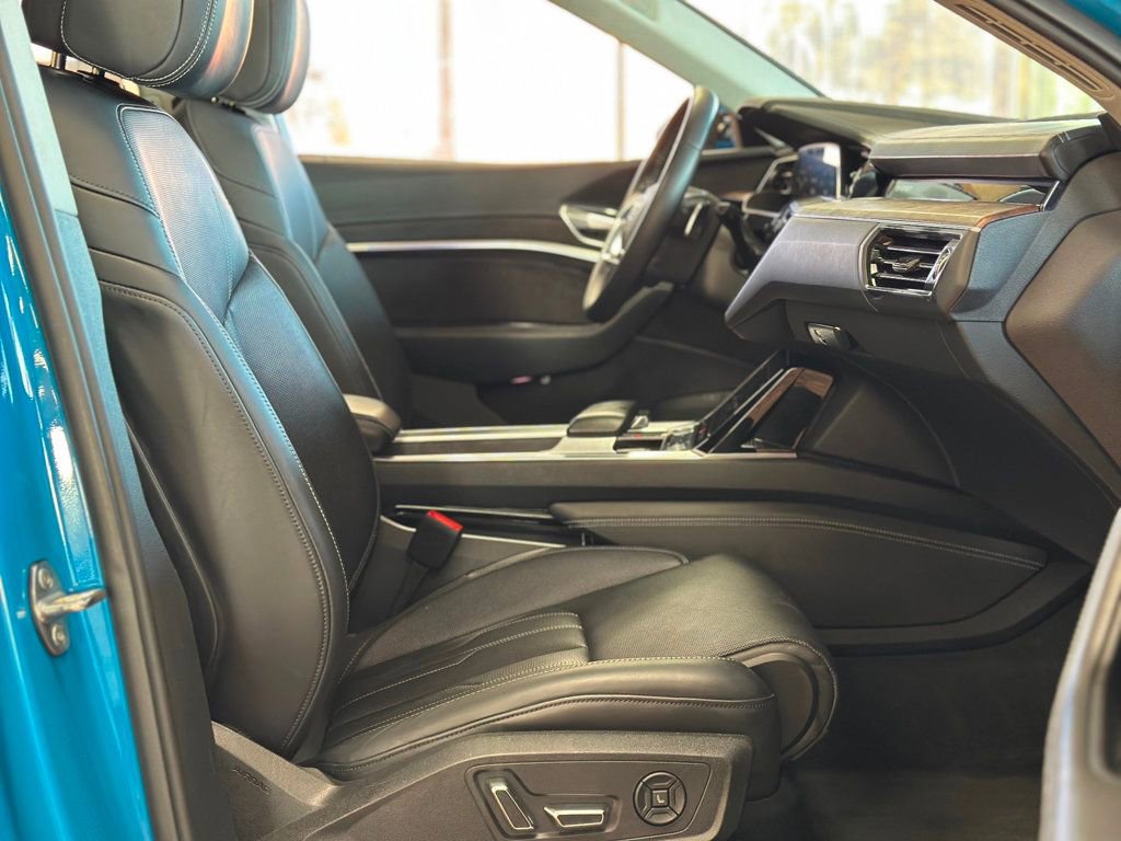 Used 2019 Audi e-tron Prestige w/ Prestige Package image 39