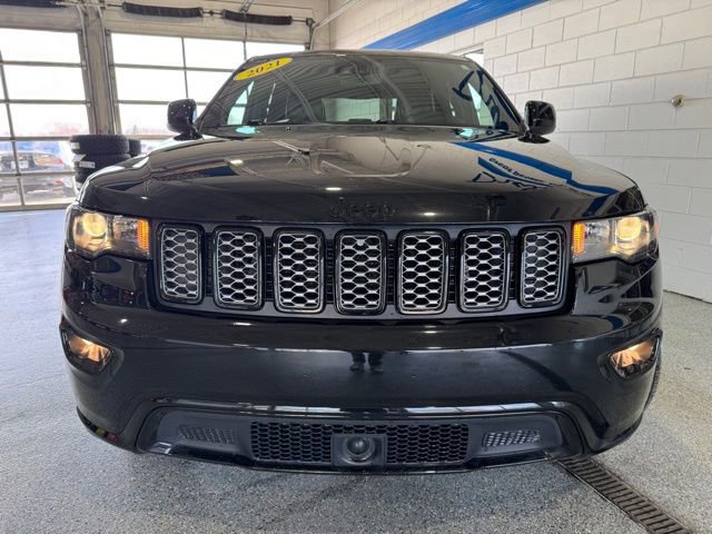 Used 2021 Jeep Grand Cherokee Laredo X image 3