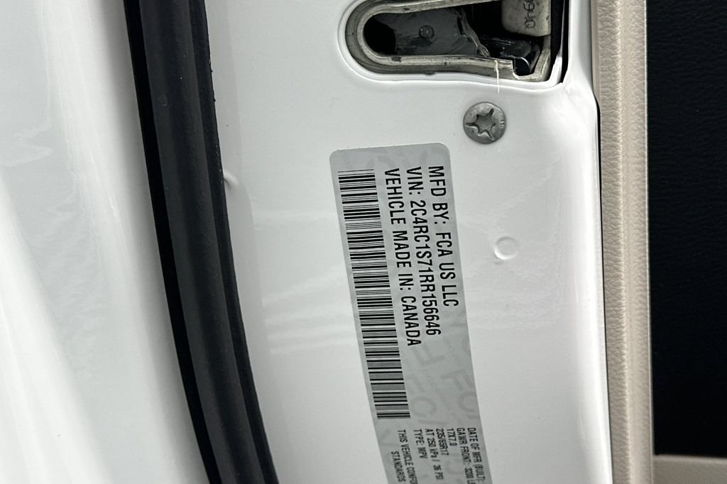 Used 2024 Chrysler Pacifica Limited FWD image 31