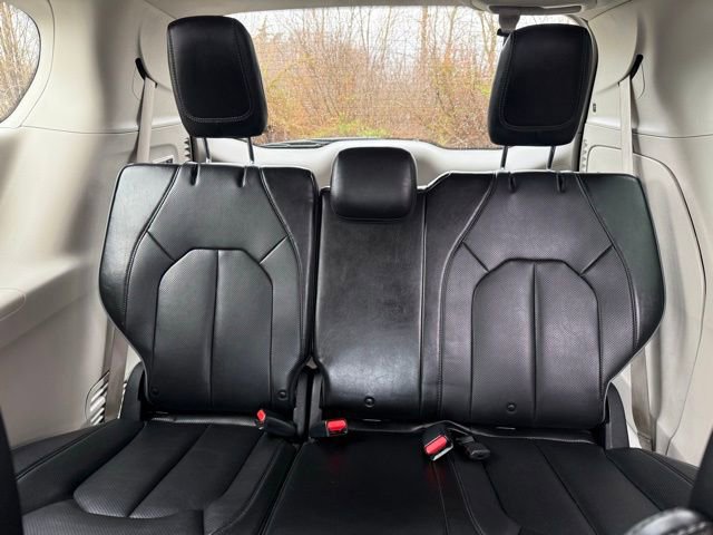 Used 2020 Chrysler Pacifica Limited image 16