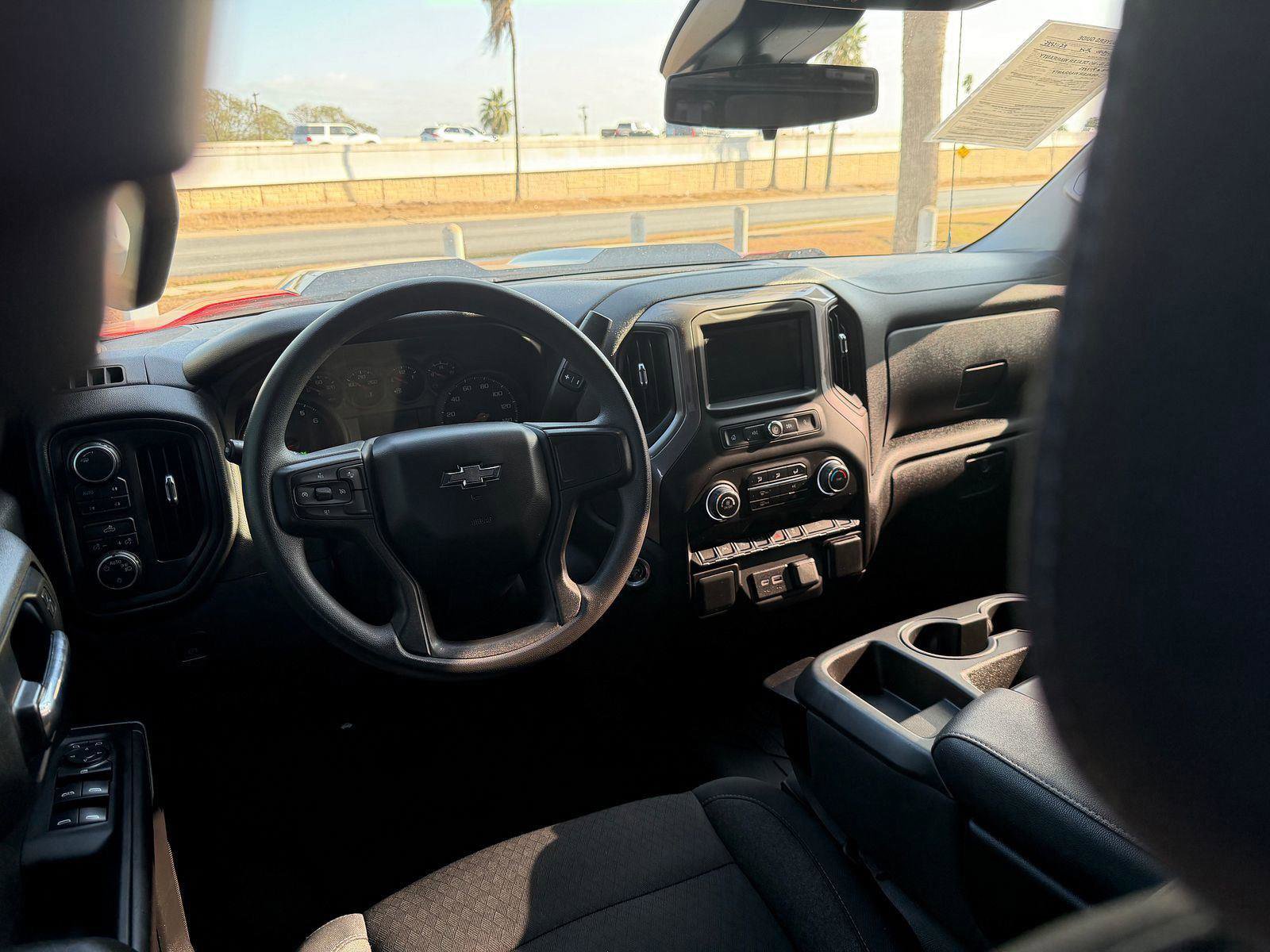 Used 2024 Chevrolet Silverado 1500 Custom Trail Boss w/ LPO, Dark Essentials Package image 5