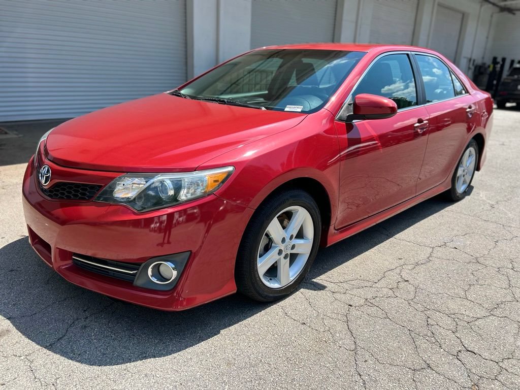 Used 2012 Toyota Camry SE FWD image 2