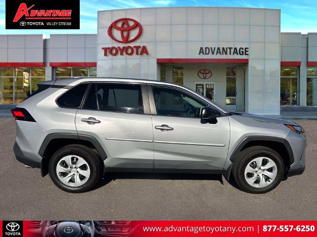 Used 2024 Toyota RAV4 LE AWD/4WD image 5