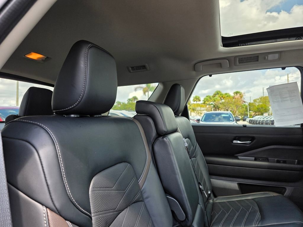 Used 2024 Nissan Pathfinder Platinum w/ Cargo Package image 14
