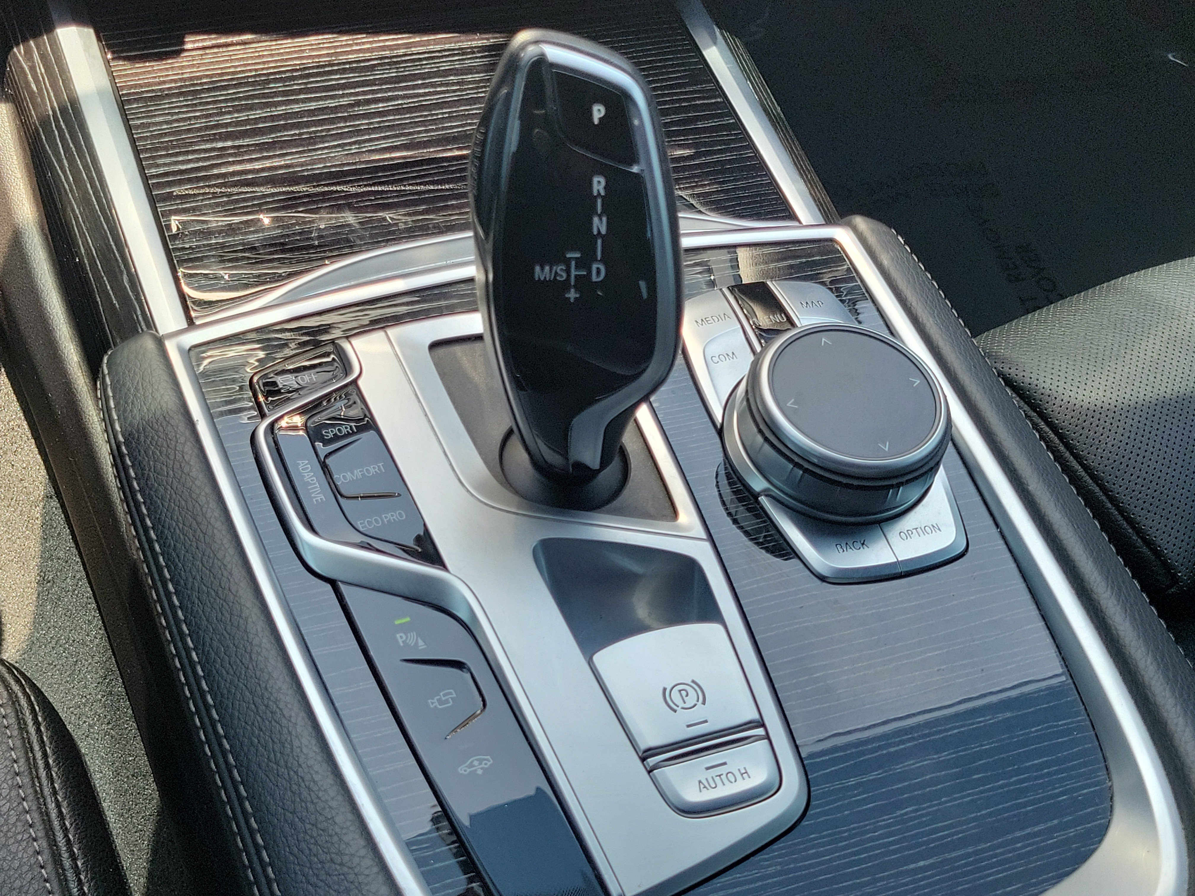 Used 2022 BMW 740i w/ M Sport Package RWD image 32