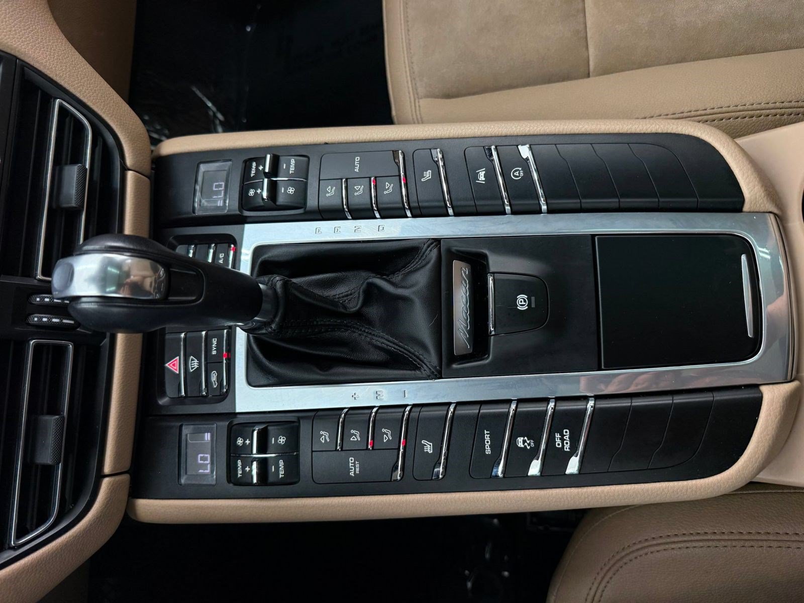Used 2019 Porsche Macan AWD/4WD image 23