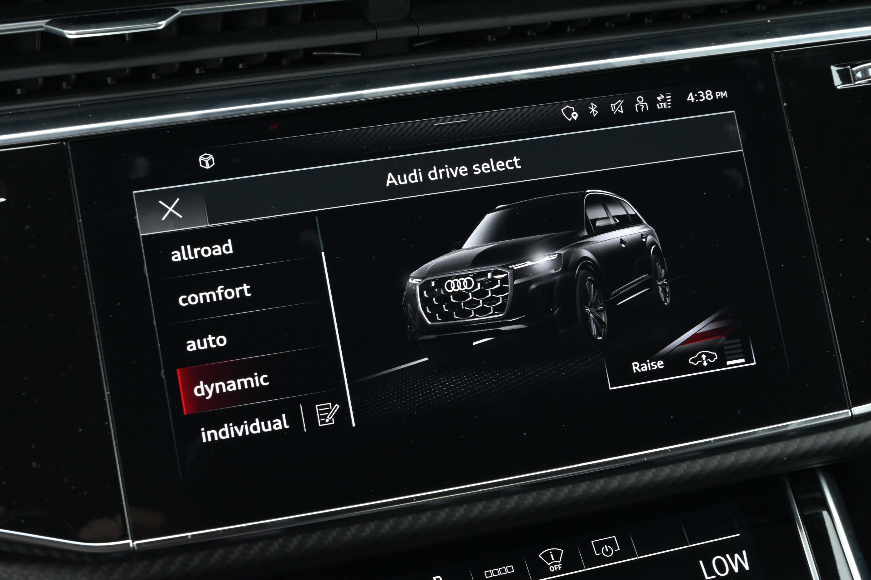 Used 2025 Audi SQ7 Prestige image 37