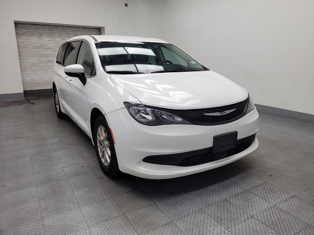 Used 2022 Chrysler Voyager LX FWD image 13